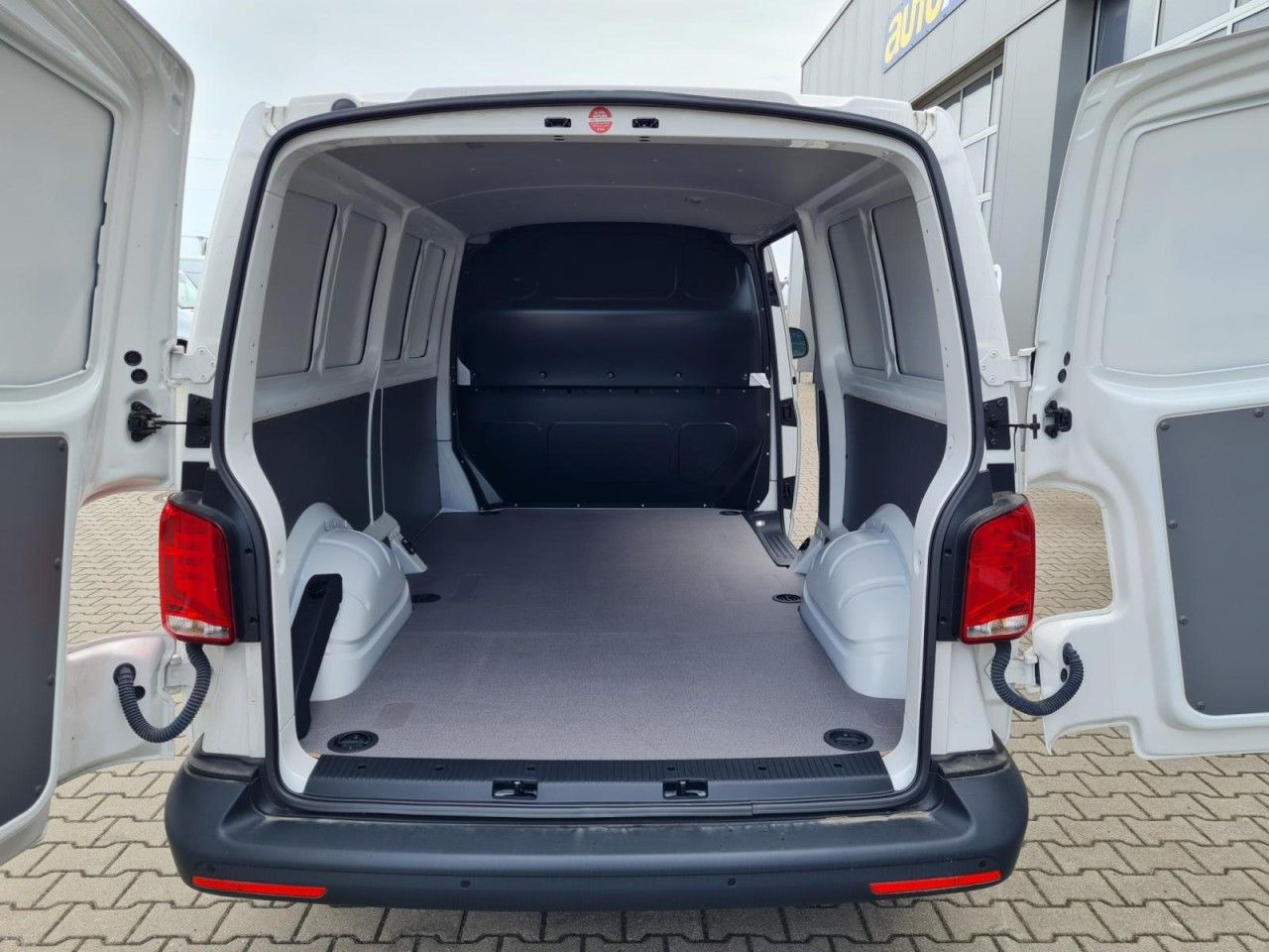 Volkswagen T6.1 Kasten lang DSG KLIMA KOMFORT ACC TEMPO PDC - Furgão compacto: foto 5 Volkswagen T6.1 Kasten lang DSG KLIMA KOMFORT ACC TEMPO PDC - Furgão compacto: foto 5