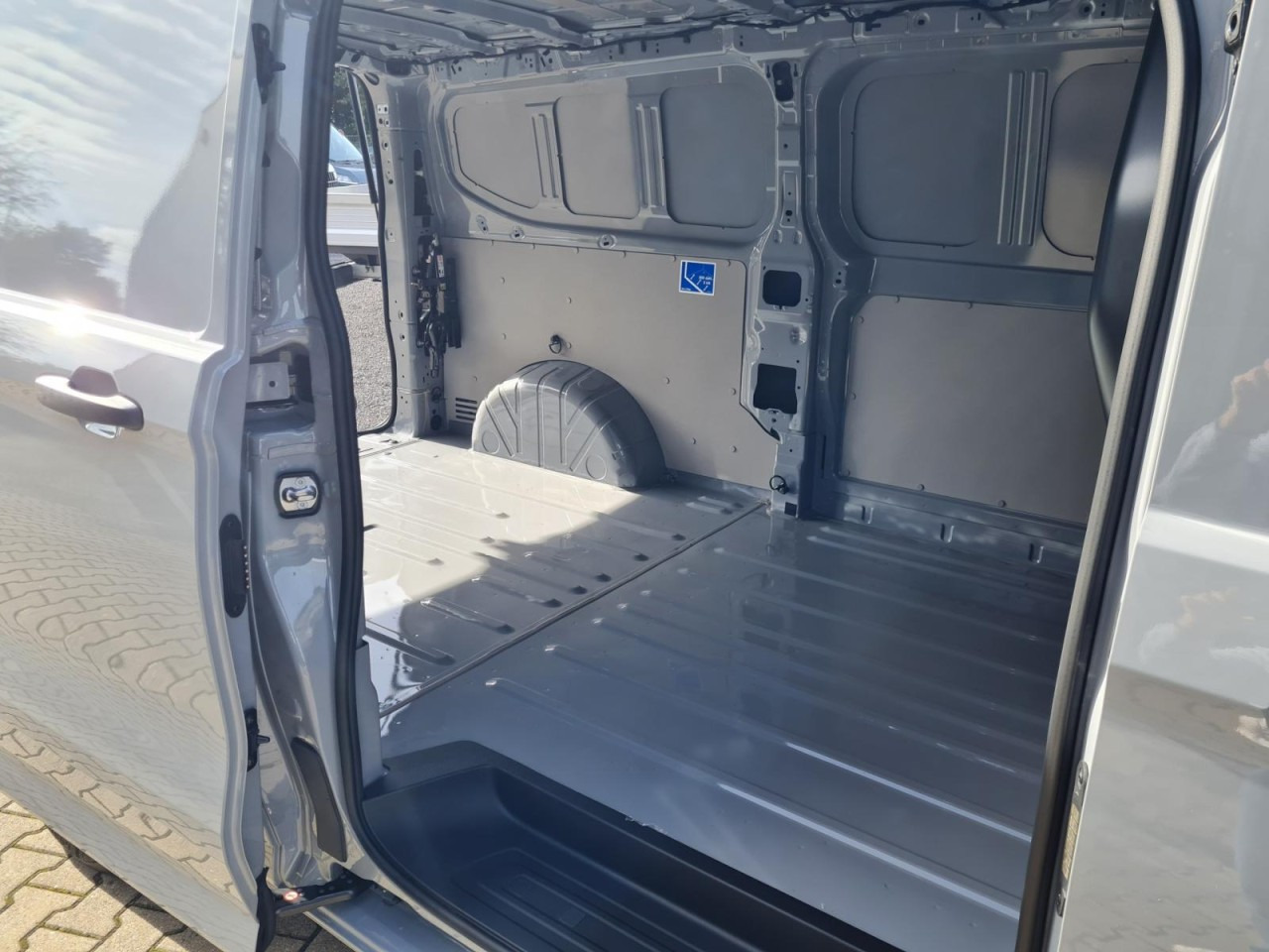 Furgão compacto Volkswagen T7 Transporter Kasten TDi AG L2 AHK KLIMA KAMERA LED: foto 17