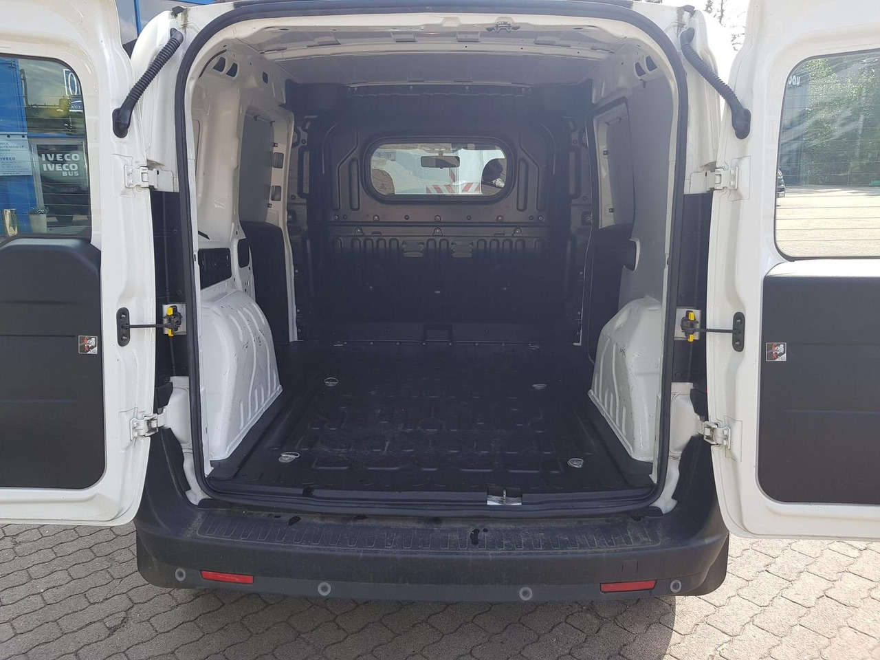 Fiat Doblo Kastenwagen SX 1.3 Klima, Radio mit Nav... - Furgão de passageiros: foto 5 Fiat Doblo Kastenwagen SX 1.3 Klima, Radio mit Nav... - Furgão de passageiros: foto 5