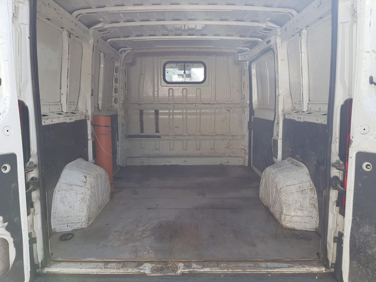 Fiat Ducato Kastenwagen 120 MULTIJET Radio+AHK 88... - Furgão compacto: foto 5 Fiat Ducato Kastenwagen 120 MULTIJET Radio+AHK 88... - Furgão compacto: foto 5