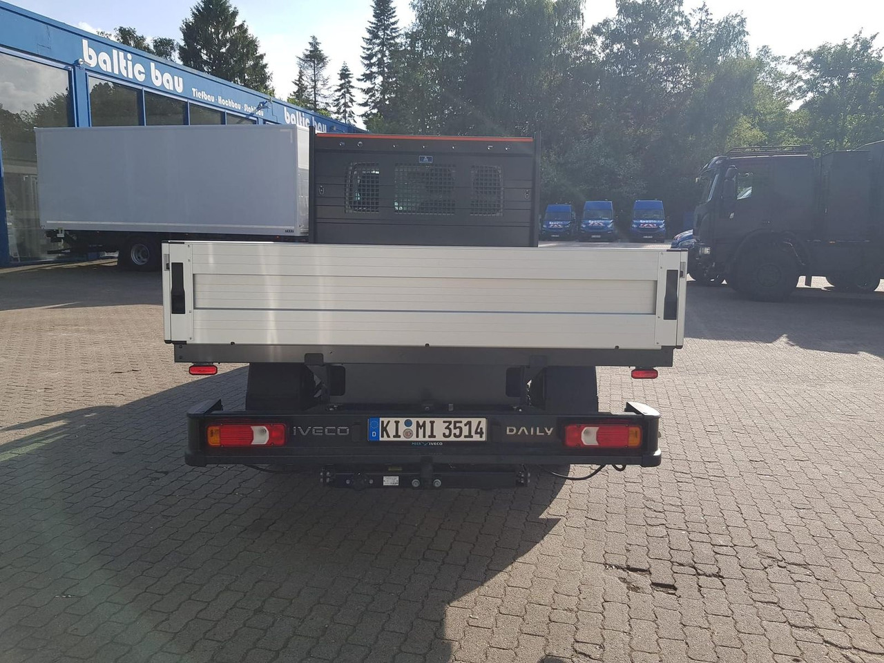 Iveco Daily 35S14HA8 Pritsche AHK 100 kW (136 PS),... - Furgão caixa aberta: foto 4 Iveco Daily 35S14HA8 Pritsche AHK 100 kW (136 PS),... - Furgão caixa aberta: foto 4