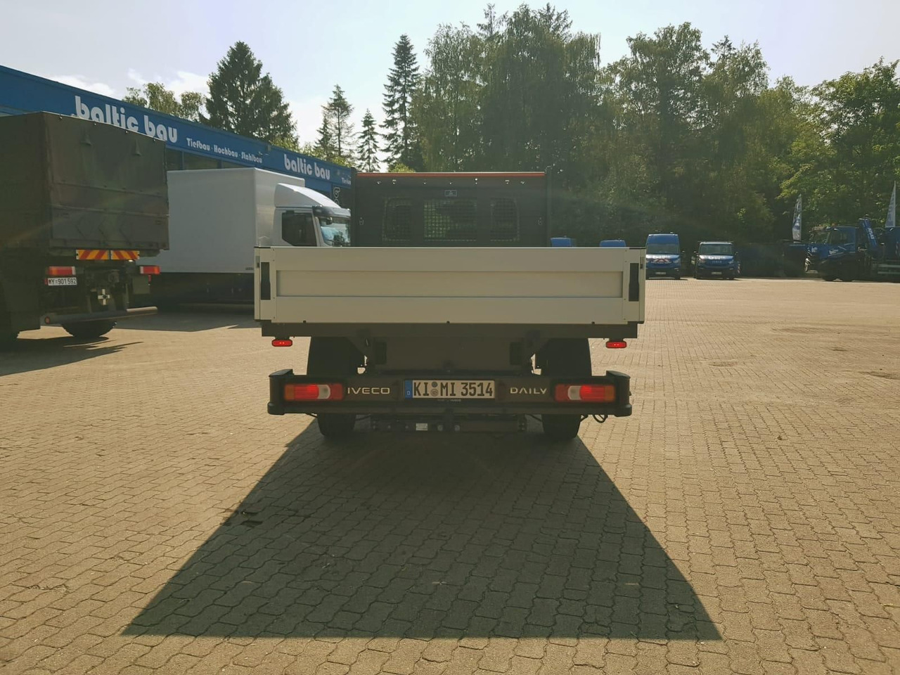 Iveco Daily 35S14HA8 Pritsche AHK 100 kW (136 PS),... - Furgão caixa aberta: foto 4 Iveco Daily 35S14HA8 Pritsche AHK 100 kW (136 PS),... - Furgão caixa aberta: foto 4