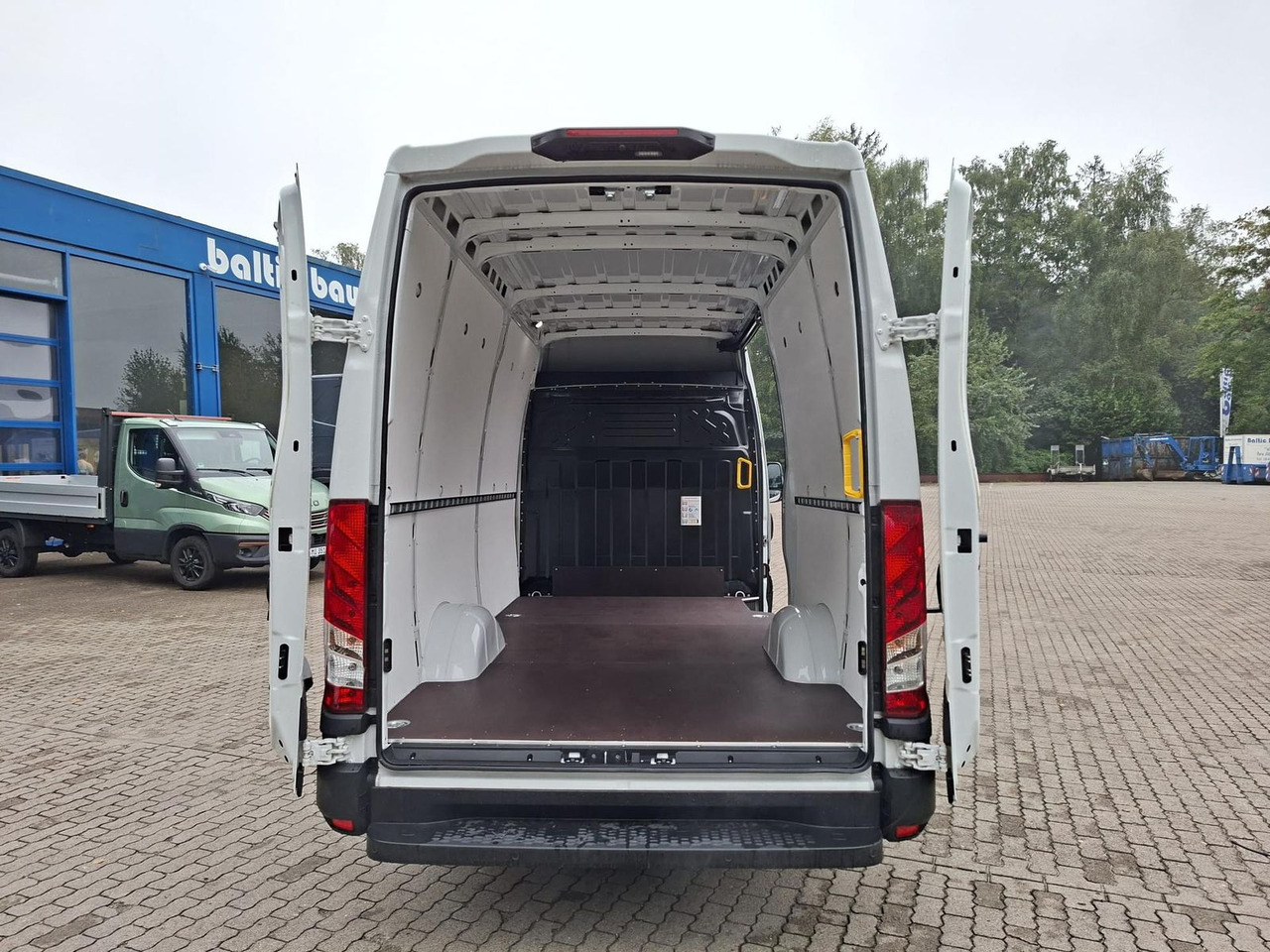 Iveco Daily 35S16A8V 115KW Klima - Radio Rückfahrka... - Furgão: foto 5 Iveco Daily 35S16A8V 115KW Klima - Radio Rückfahrka... - Furgão: foto 5