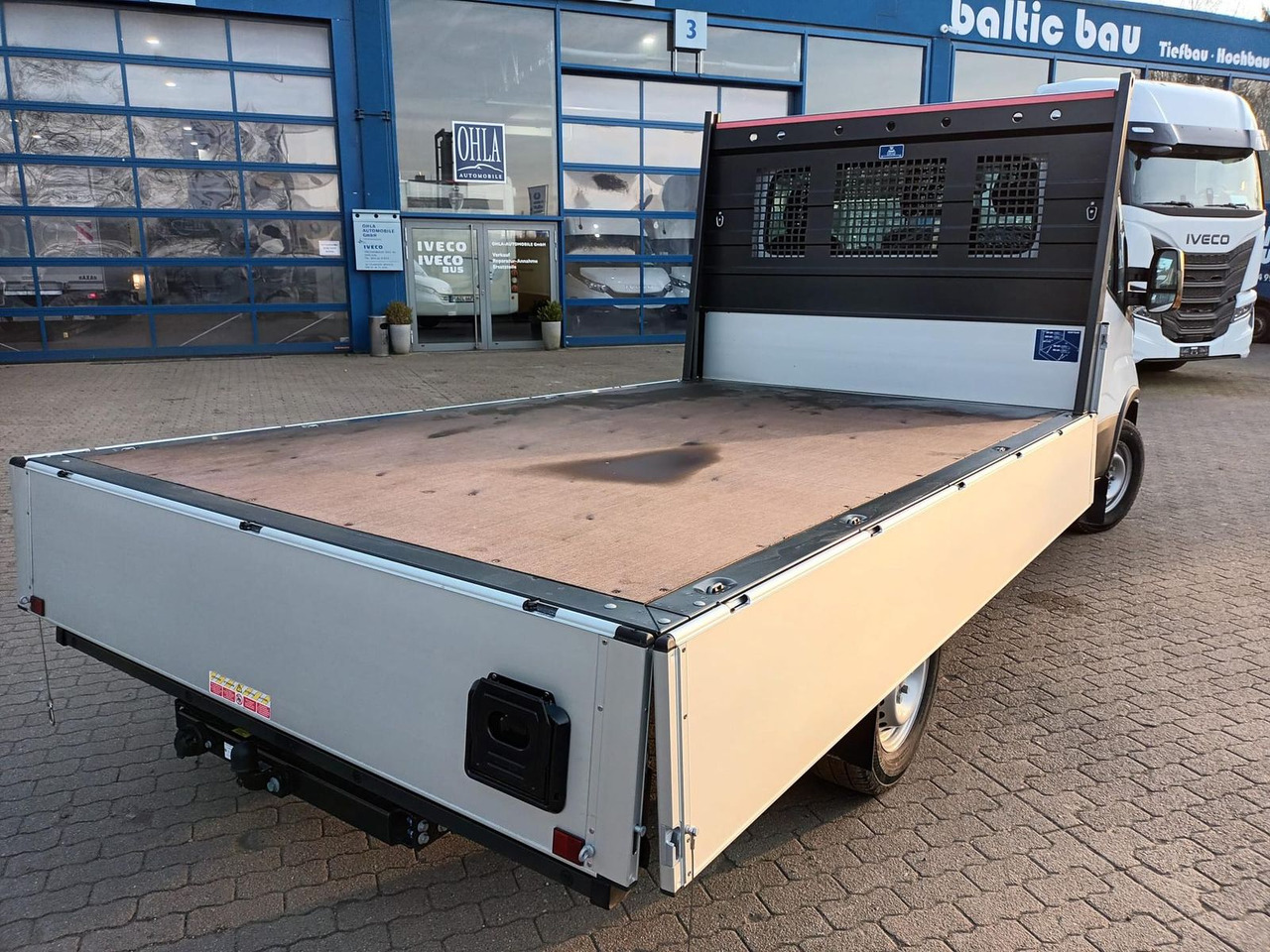 Iveco Daily 35S16H3.0 Pritsche,AHK, Rückfahrkamera... - Furgão caixa aberta: foto 4 Iveco Daily 35S16H3.0 Pritsche,AHK, Rückfahrkamera... - Furgão caixa aberta: foto 4