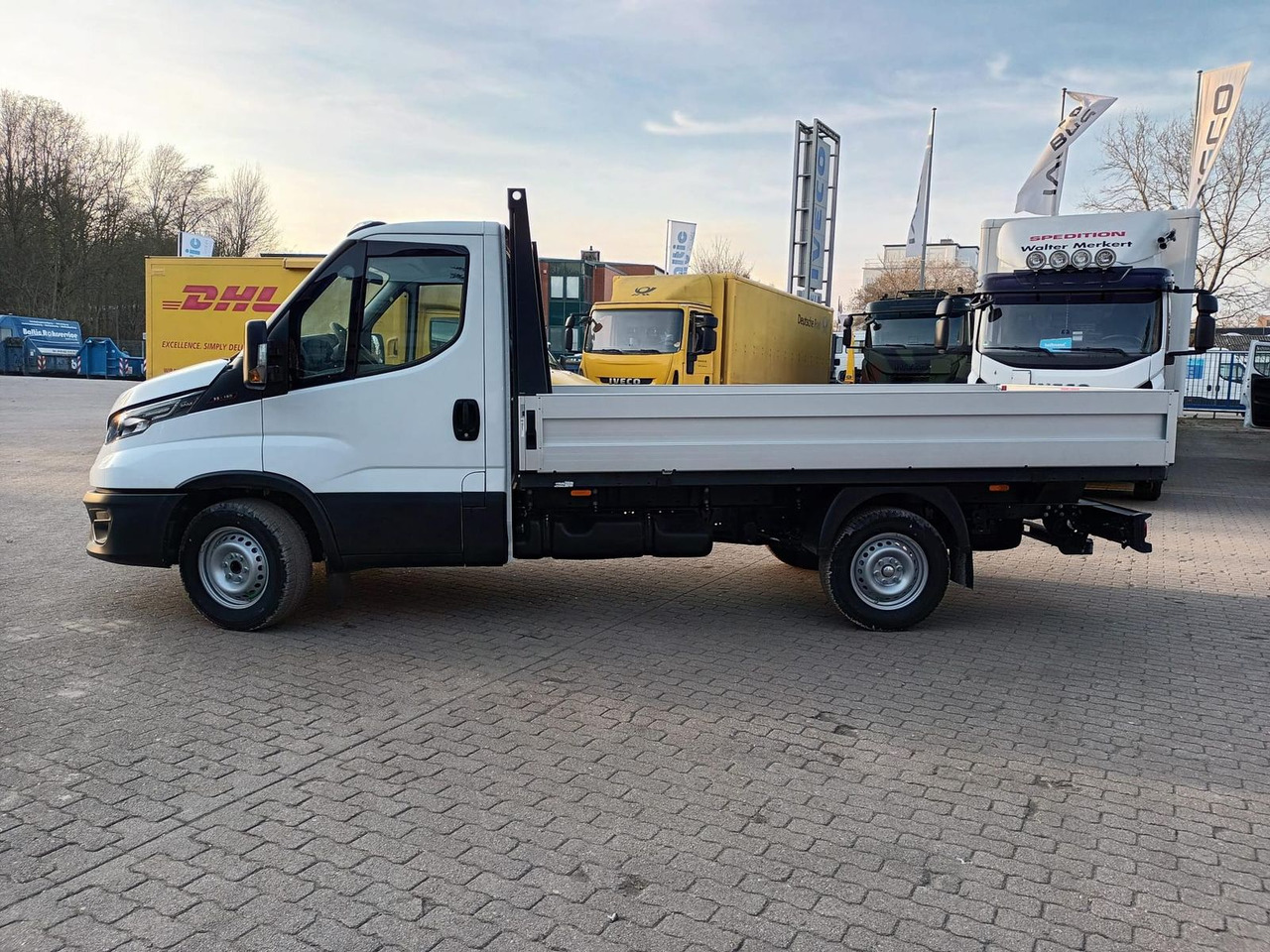 Iveco Daily 35S16H3.0 Pritsche,AHK, Rückfahrkamera... - Furgão caixa aberta: foto 2 Iveco Daily 35S16H3.0 Pritsche,AHK, Rückfahrkamera... - Furgão caixa aberta: foto 2