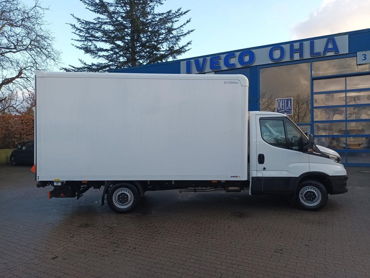 Iveco Daily 35S16HA8 Koffer LBW, Automatik,3x am Lager - Carrinha de contentor: foto 5 Iveco Daily 35S16HA8 Koffer LBW, Automatik,3x am Lager - Carrinha de contentor: foto 5