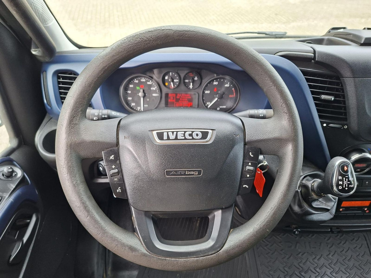 Locação de  Iveco Daily 50C18HA8 V AHK, RADIO, KLIMA, 132 kW (1... Iveco Daily 50C18HA8 V AHK, RADIO, KLIMA, 132 kW (1...: foto 13
