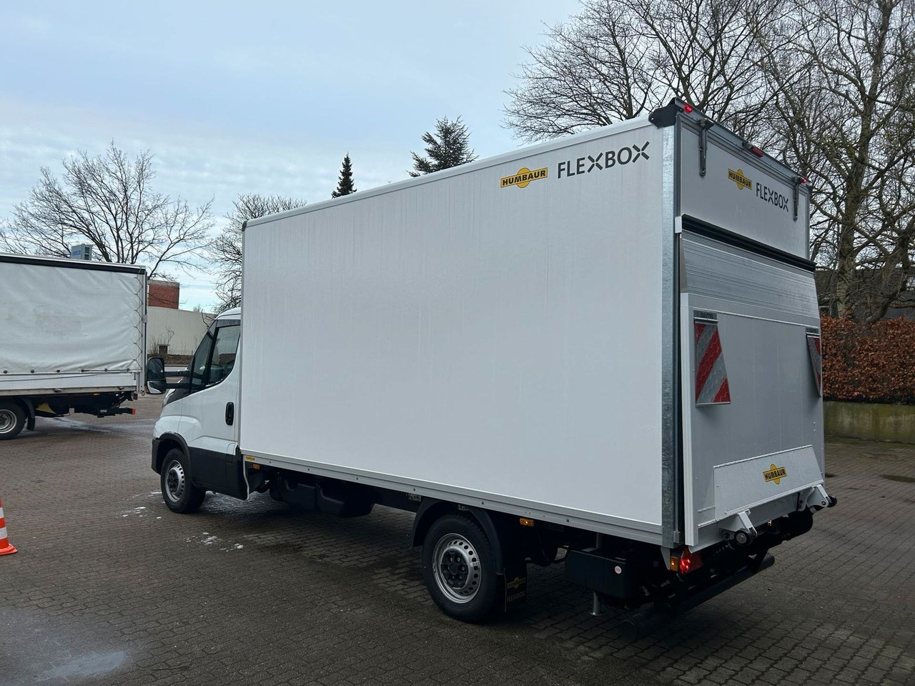 Iveco Daily Koffer 35S14H 3,0 LBW Kamera 115 kW (15... - Carrinha de contentor: foto 4 Iveco Daily Koffer 35S14H 3,0 LBW Kamera 115 kW (15... - Carrinha de contentor: foto 4