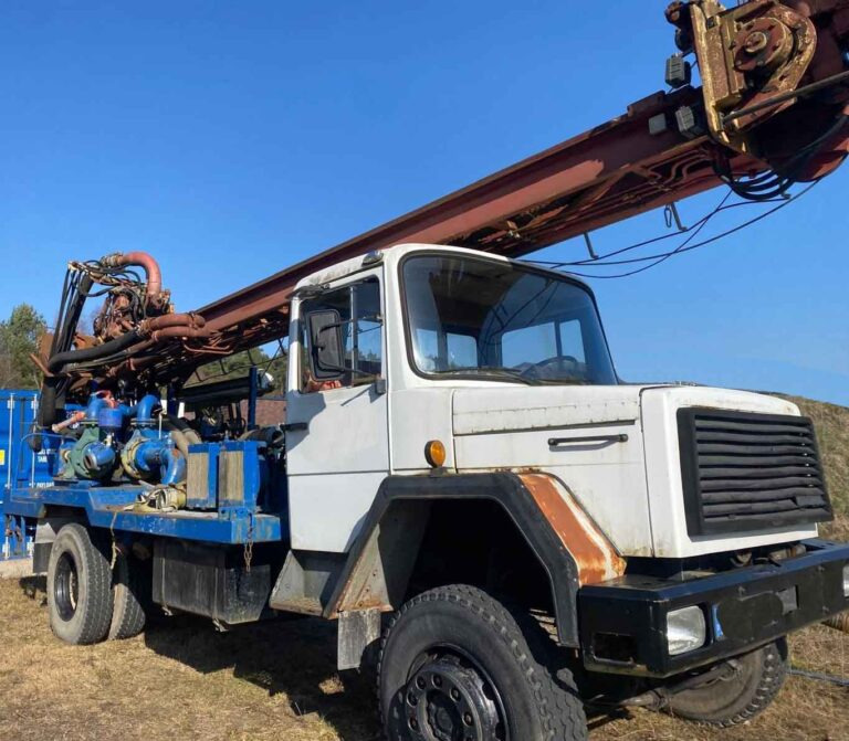 Bomag B200 auf Iveco-LKW – Well drill / Brunnenbohrer - Máquina de perfuração: foto 1 Bomag B200 auf Iveco-LKW – Well drill / Brunnenbohrer - Máquina de perfuração: foto 1