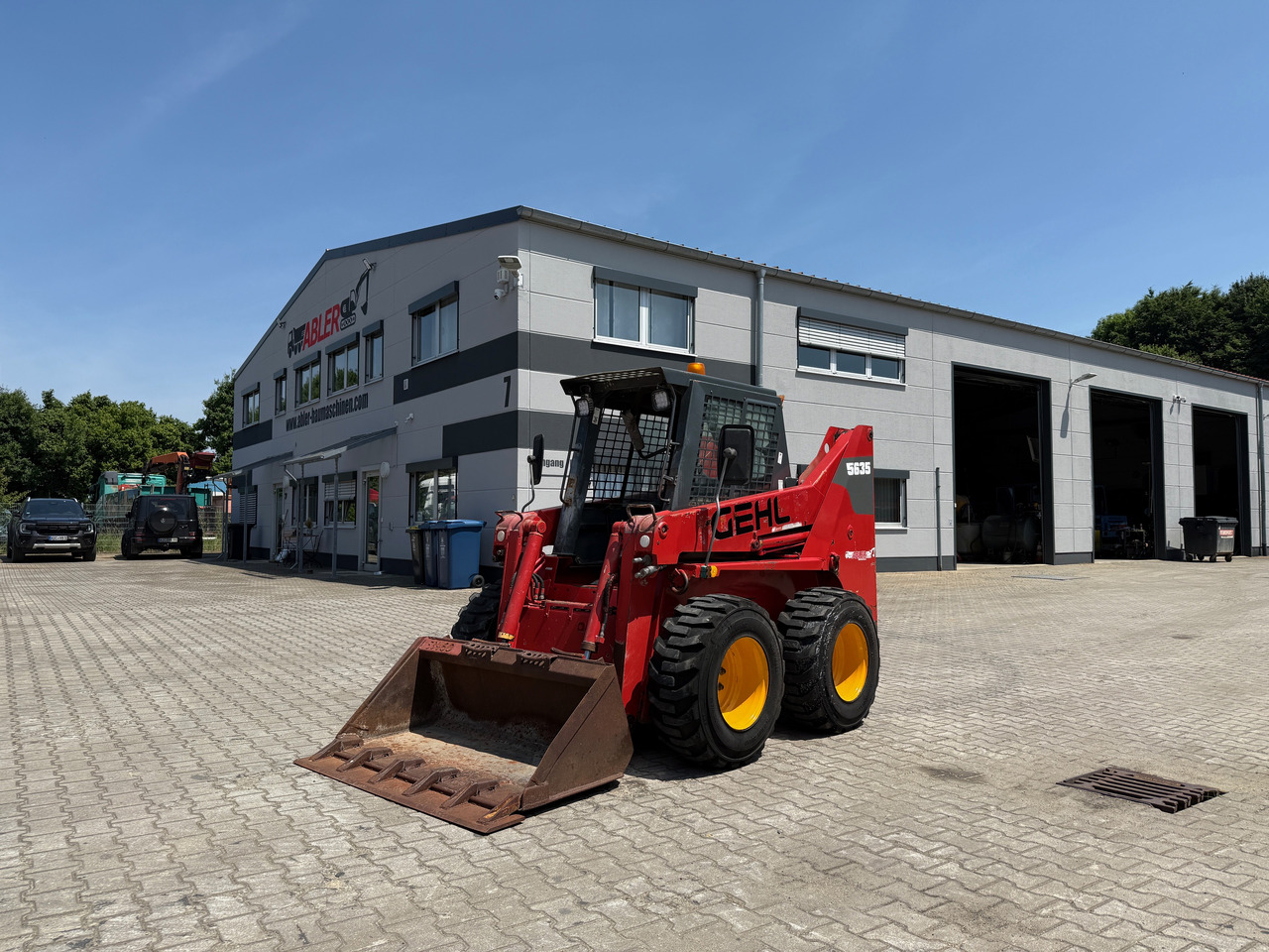 Gehl 5635 Kompaktlader Schaufel + Kehrmaschine - Carregadeira de rodas: foto 2 Gehl 5635 Kompaktlader Schaufel + Kehrmaschine - Carregadeira de rodas: foto 2