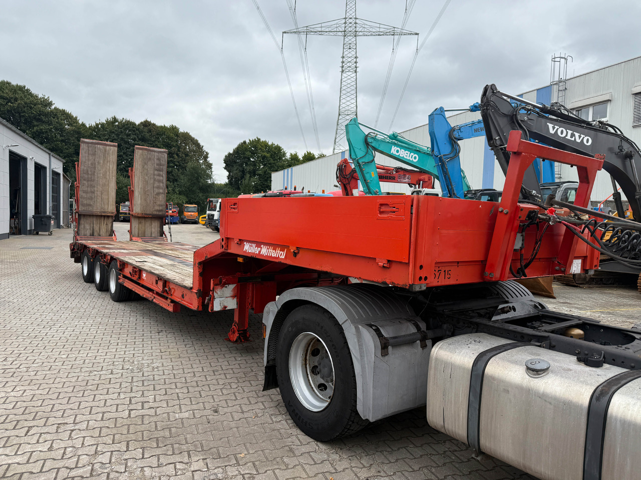 Müller Mitteltal TS3 Tieflader Auflieger mit hydr. Rampen - Semireboque baixa: foto 3 Müller Mitteltal TS3 Tieflader Auflieger mit hydr. Rampen - Semireboque baixa: foto 3