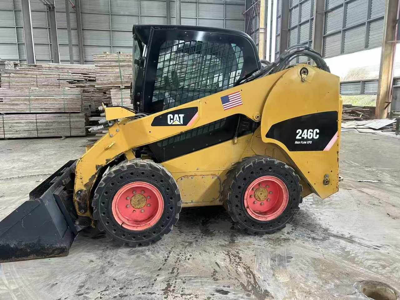 Caterpillar 246C - Mini carregadeira: foto 1 Caterpillar 246C - Mini carregadeira: foto 1