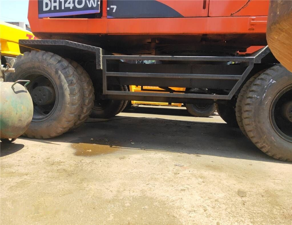 Doosan DH 140W-7 - Escavadeira de rodas: foto 2 Doosan DH 140W-7 - Escavadeira de rodas: foto 2