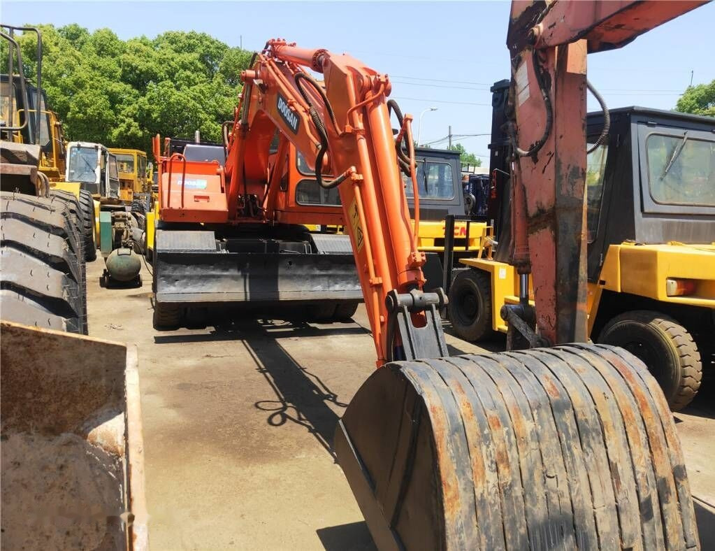 Doosan DH 140W-7 - Escavadeira de rodas: foto 1 Doosan DH 140W-7 - Escavadeira de rodas: foto 1