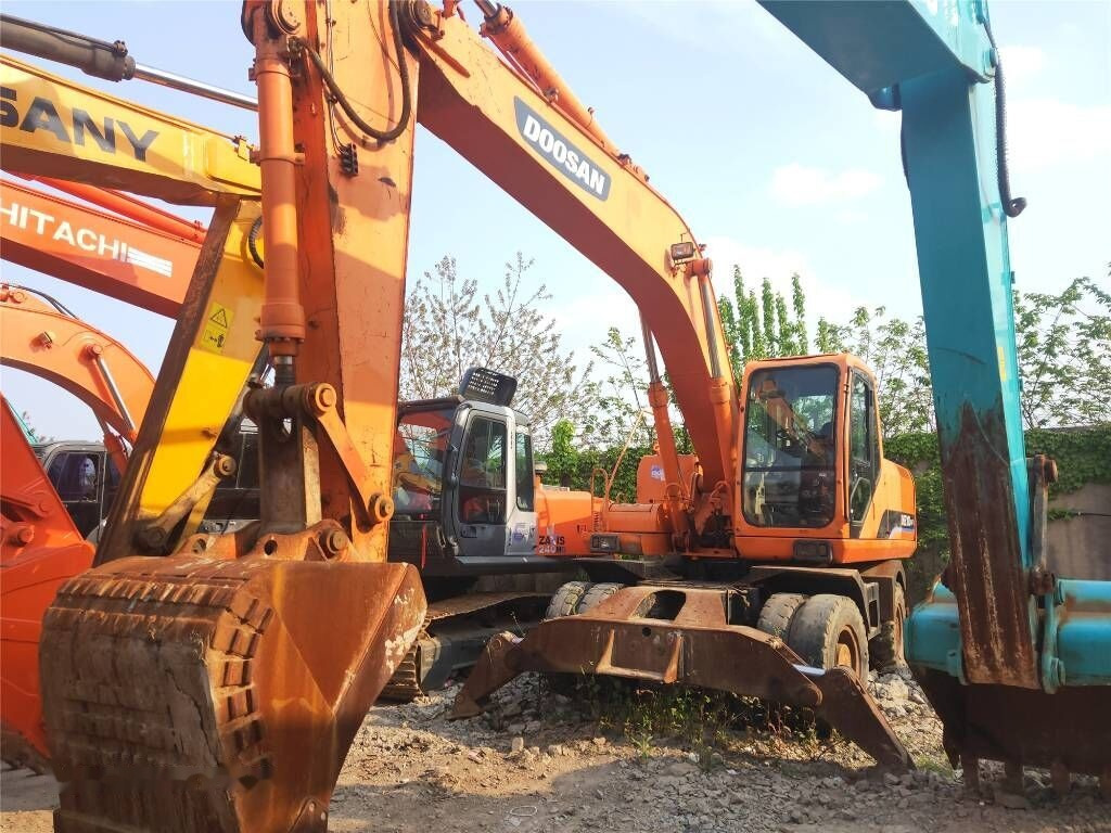 Doosan DH 210 W-7 - Escavadeira de rodas: foto 4 Doosan DH 210 W-7 - Escavadeira de rodas: foto 4