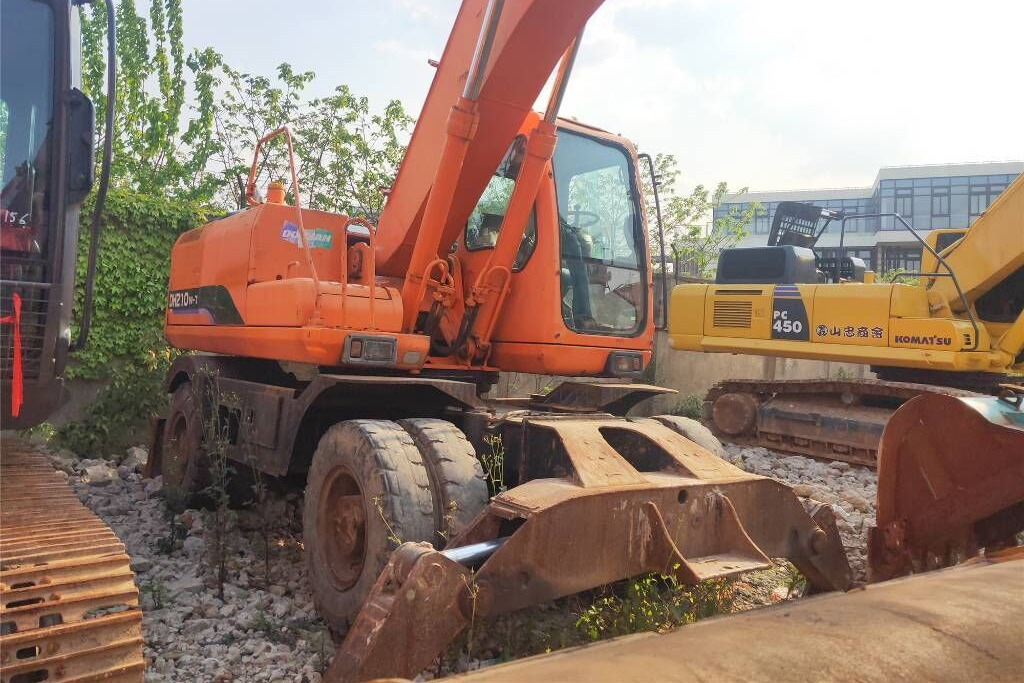 Doosan DH 210 W-7 - Escavadeira de rodas: foto 2 Doosan DH 210 W-7 - Escavadeira de rodas: foto 2
