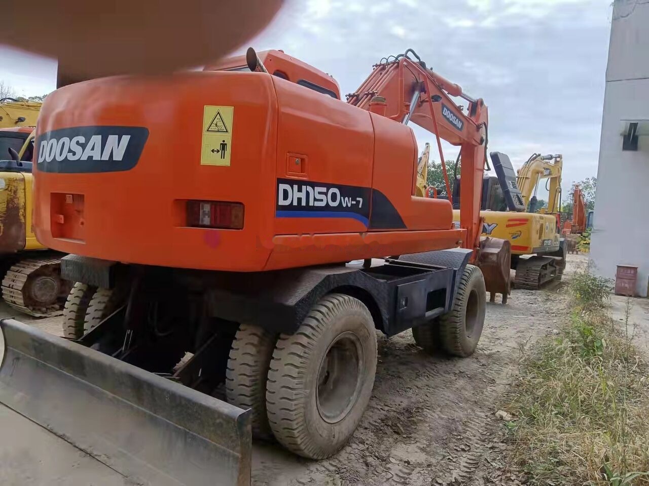 Doosan DH150W - Escavadeira de rodas: foto 4 Doosan DH150W - Escavadeira de rodas: foto 4