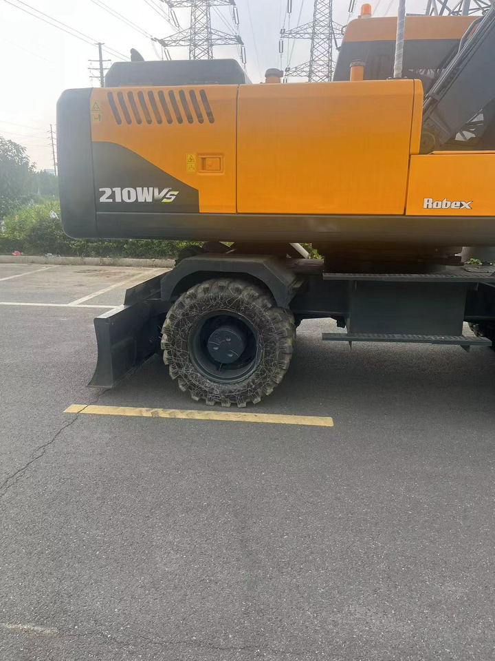 HYUNDAI R210W - Escavadeira de rodas: foto 4 HYUNDAI R210W - Escavadeira de rodas: foto 4