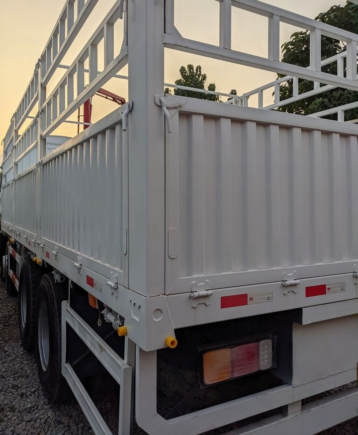 Howo 375 8x4 - Camião de caixa aberta/ Plataforma: foto 5 Howo 375 8x4 - Camião de caixa aberta/ Plataforma: foto 5