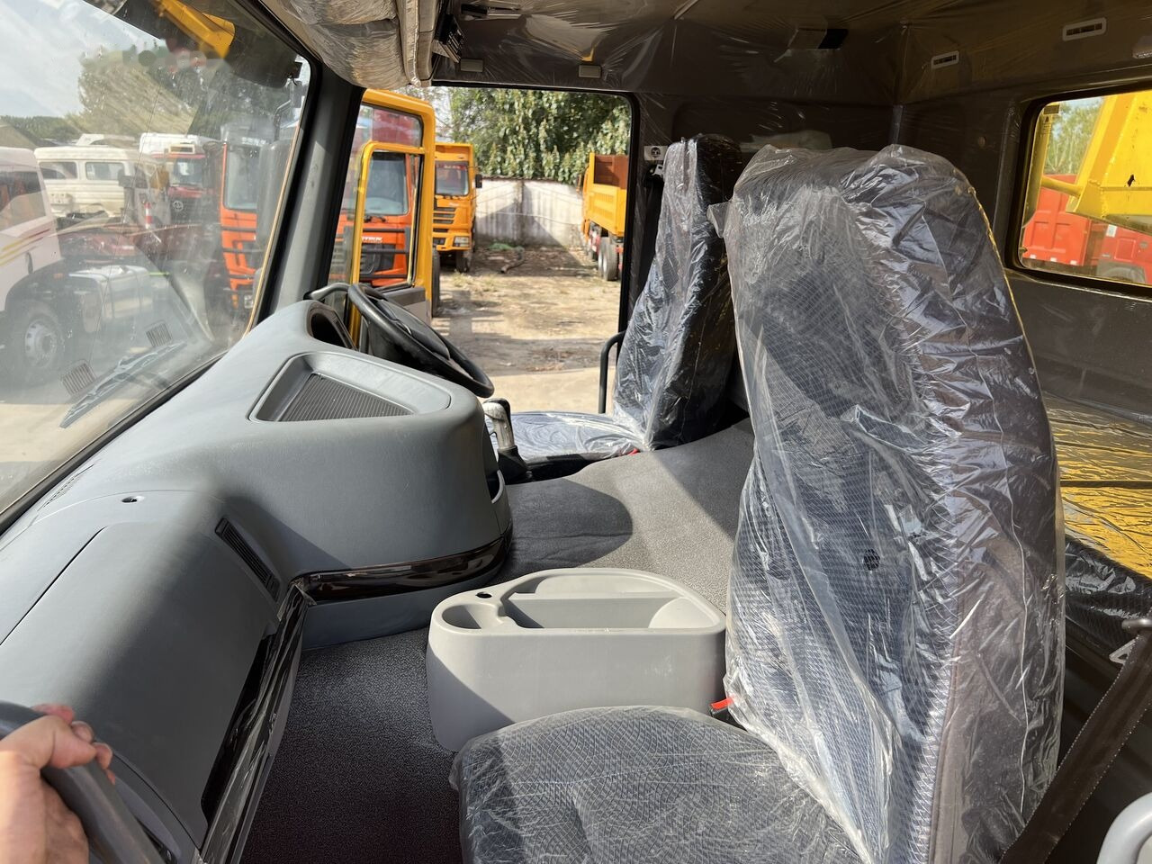 Howo - Caminhão basculante: foto 2 Howo - Caminhão basculante: foto 2