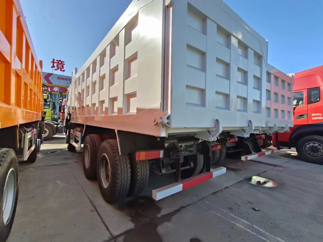 Howo New - Caminhão basculante: foto 2 Howo New - Caminhão basculante: foto 2