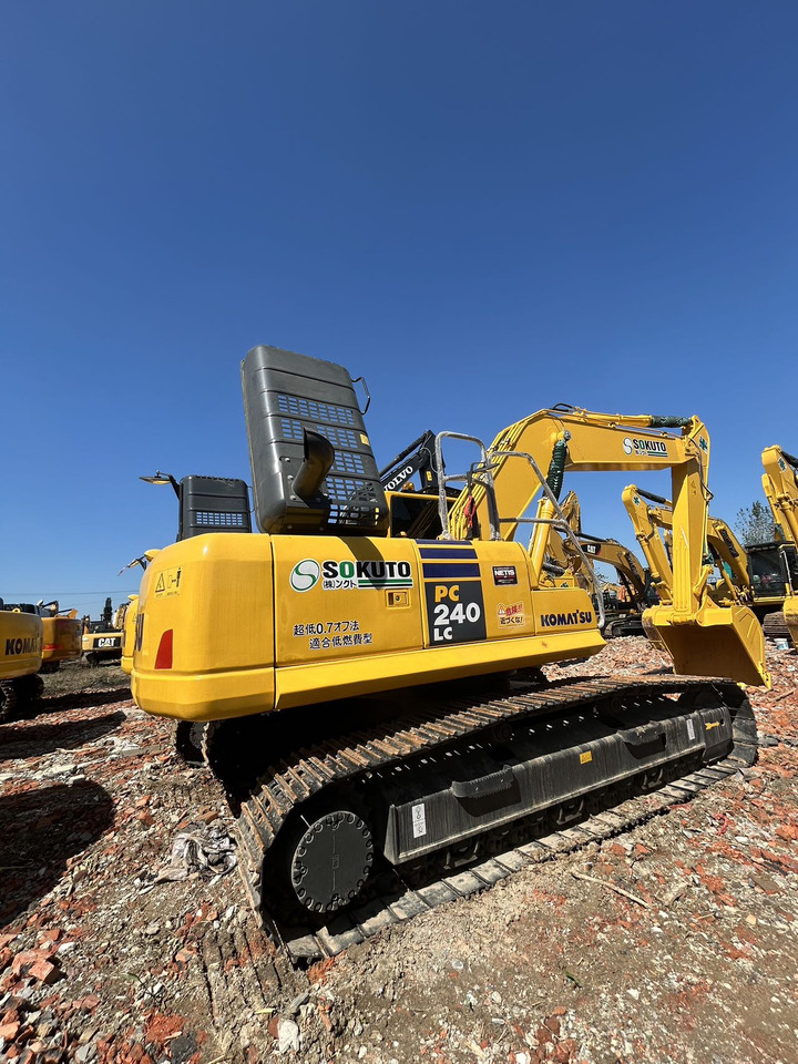 KOMATSU PC240-8 - Escavadeira: foto 2 KOMATSU PC240-8 - Escavadeira: foto 2