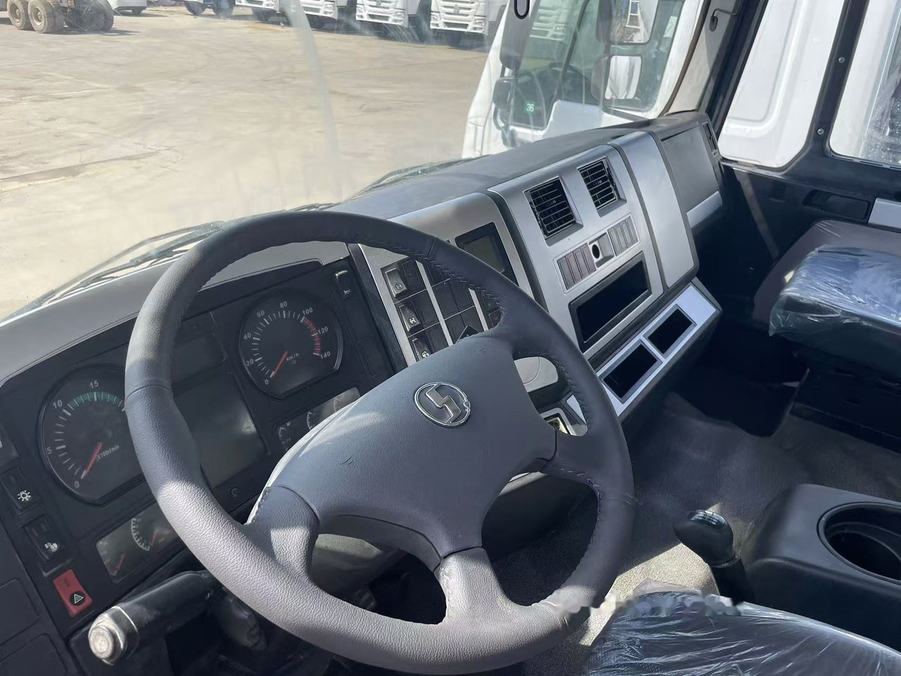 Shacman F3000 Concrete mixer truck - Caminhão betoneira: foto 4 Shacman F3000 Concrete mixer truck - Caminhão betoneira: foto 4