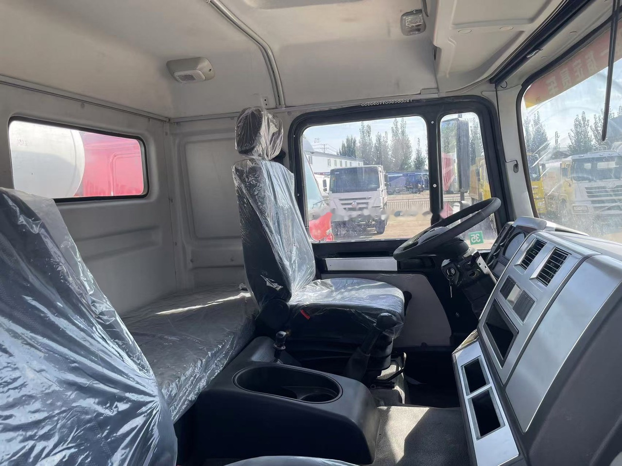 Shacman F3000 Concrete mixer truck - Caminhão betoneira: foto 2 Shacman F3000 Concrete mixer truck - Caminhão betoneira: foto 2