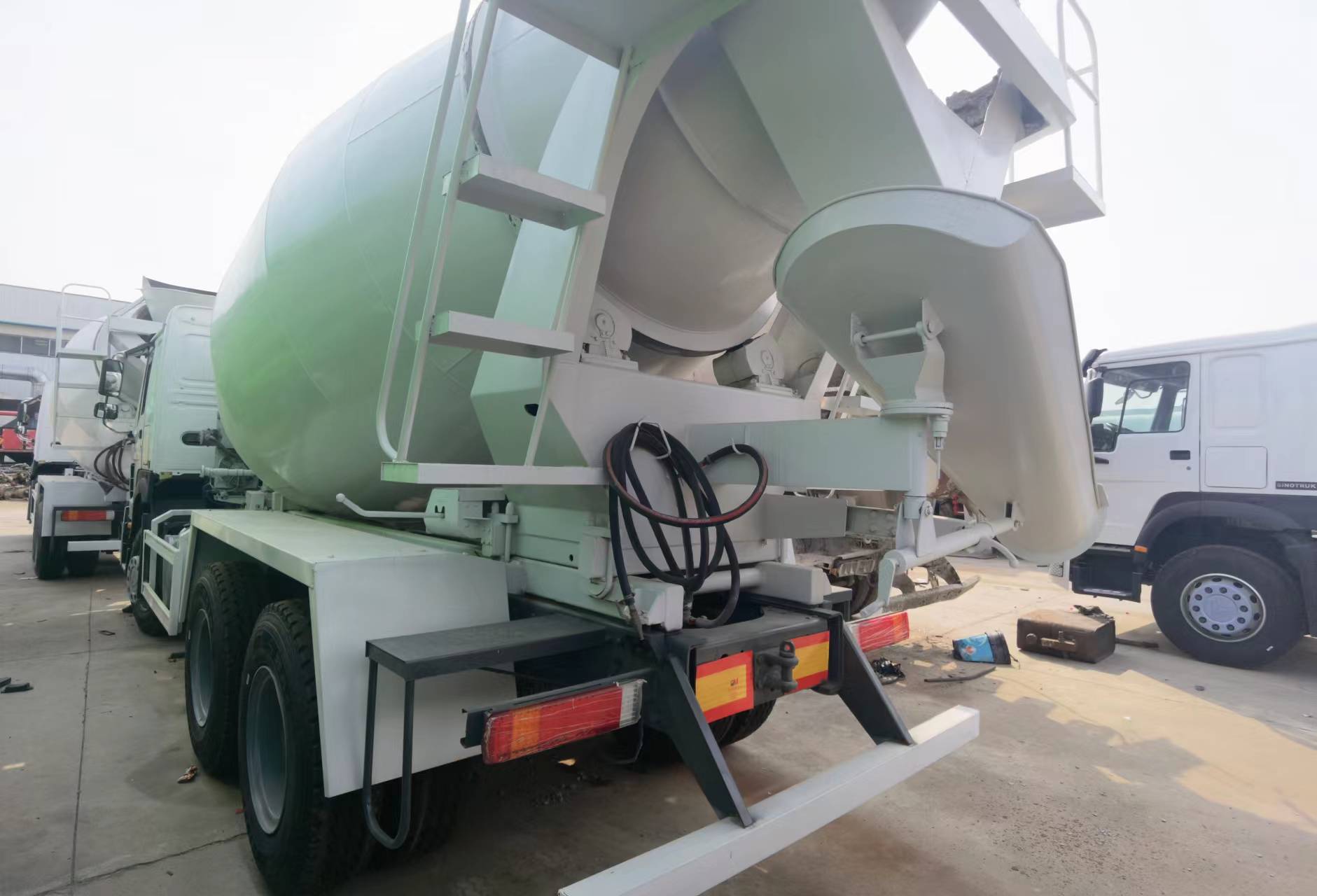 Caminhão betoneira Sinotruk HOWO 371 6*4 Concrete mixer truck: foto 6