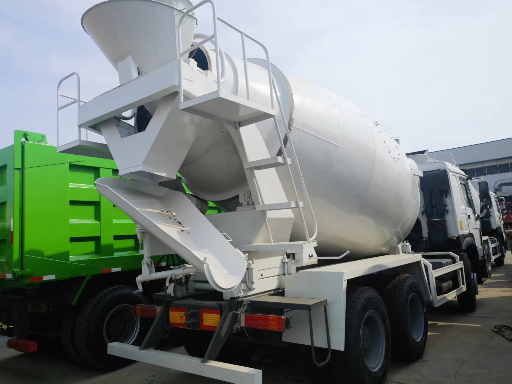 Caminhão betoneira Sinotruk HOWO 371 6*4 Concrete mixer truck: foto 7