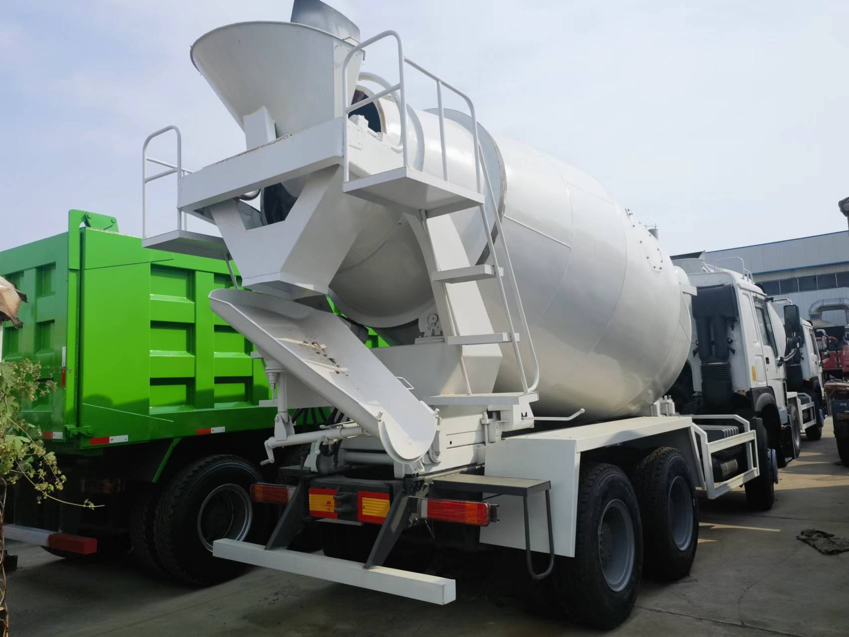 Caminhão betoneira Sinotruk HOWO 371 6*4 Concrete mixer truck: foto 8