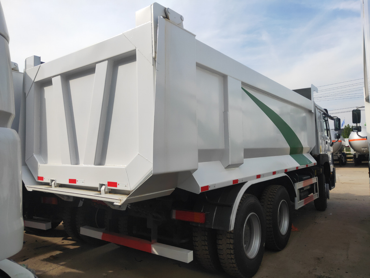 Sinotruk HOWO 371 6*4 Dump truck - Caminhão basculante: foto 5 Sinotruk HOWO 371 6*4 Dump truck - Caminhão basculante: foto 5