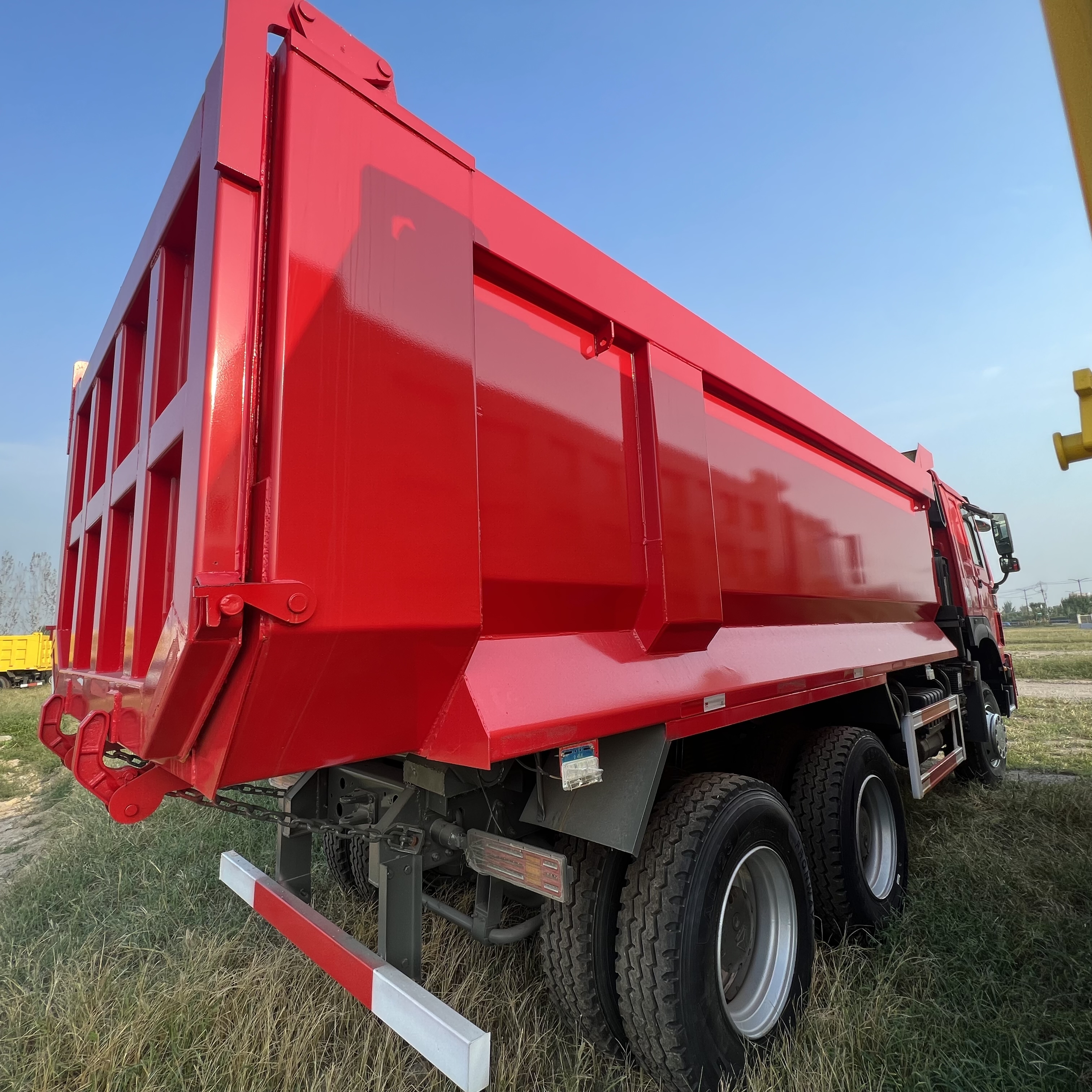 Sinotruk HOWO 371 6*4 Dump truck - Caminhão basculante: foto 3 Sinotruk HOWO 371 6*4 Dump truck - Caminhão basculante: foto 3