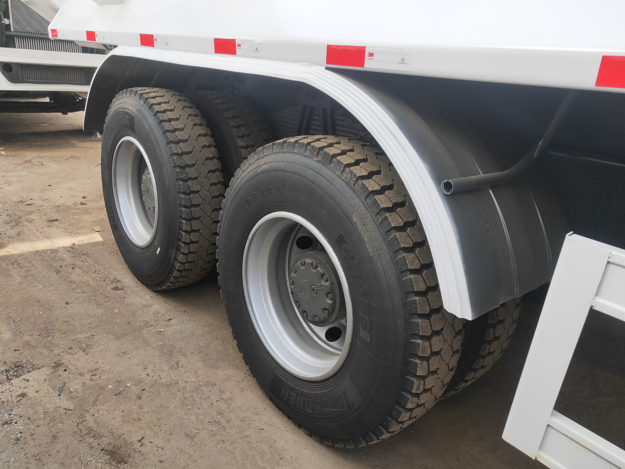 Sinotruk HOWO 371 6*4 Dump truck - Caminhão basculante: foto 2 Sinotruk HOWO 371 6*4 Dump truck - Caminhão basculante: foto 2