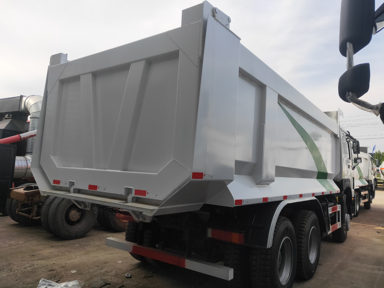 Sinotruk HOWO 371 6*4 Dump truck - Caminhão basculante: foto 5 Sinotruk HOWO 371 6*4 Dump truck - Caminhão basculante: foto 5