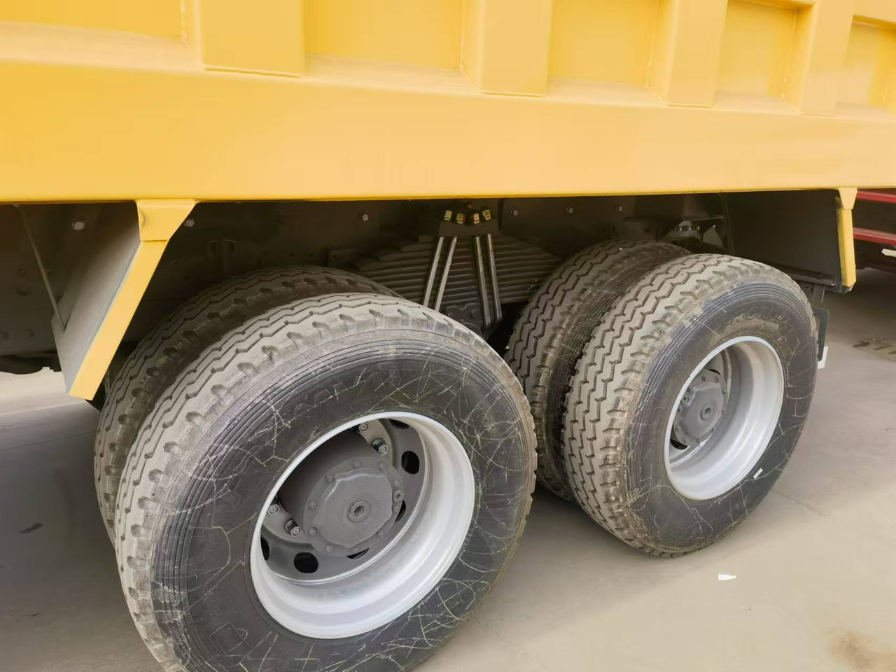 Sinotruk HOWO 371 6*4 Dump truck(Right rudder) - Caminhão basculante: foto 2 Sinotruk HOWO 371 6*4 Dump truck(Right rudder) - Caminhão basculante: foto 2