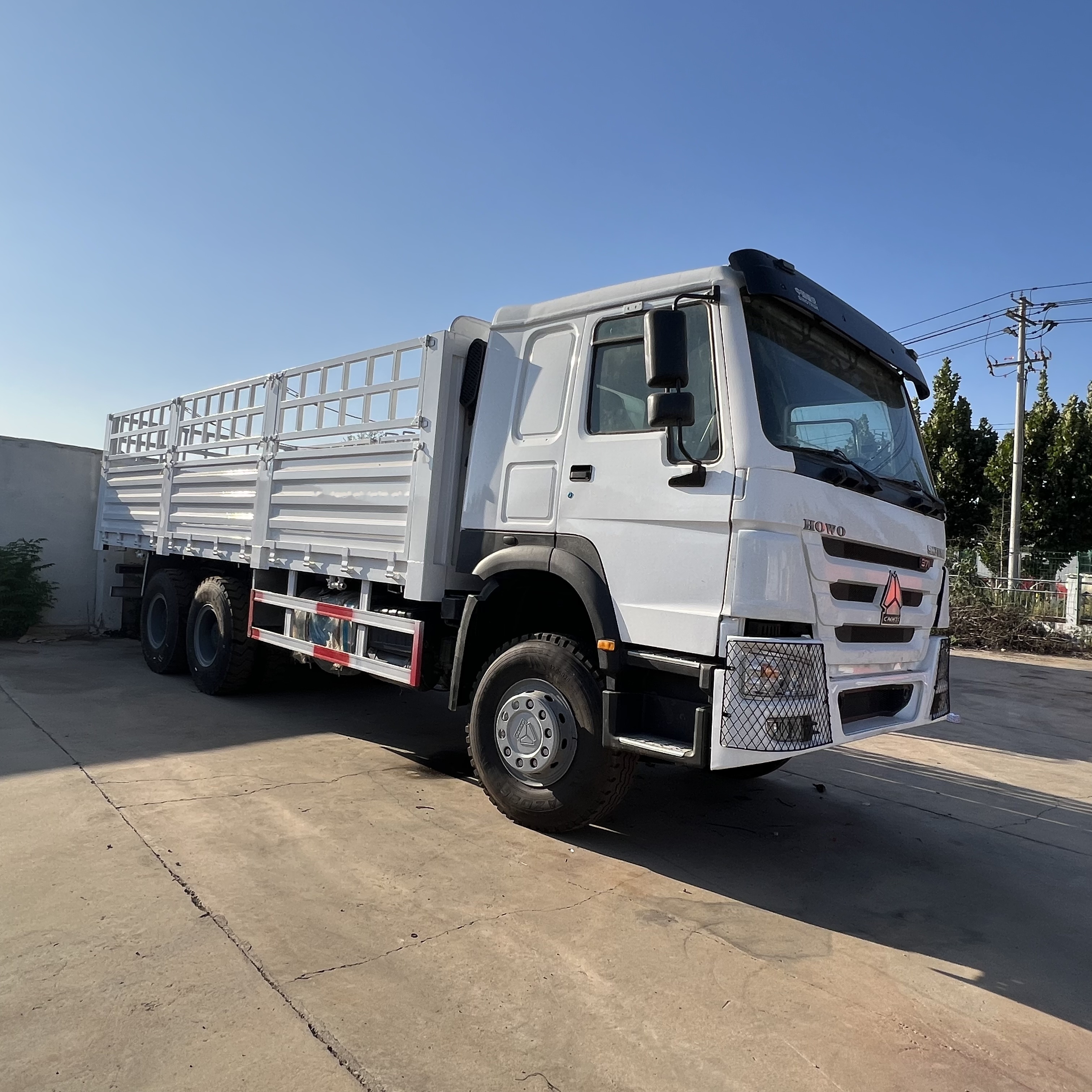 Sinotruk HOWO 371 6*4 Fence Truck - Camião de caixa aberta/ Plataforma: foto 1 Sinotruk HOWO 371 6*4 Fence Truck - Camião de caixa aberta/ Plataforma: foto 1