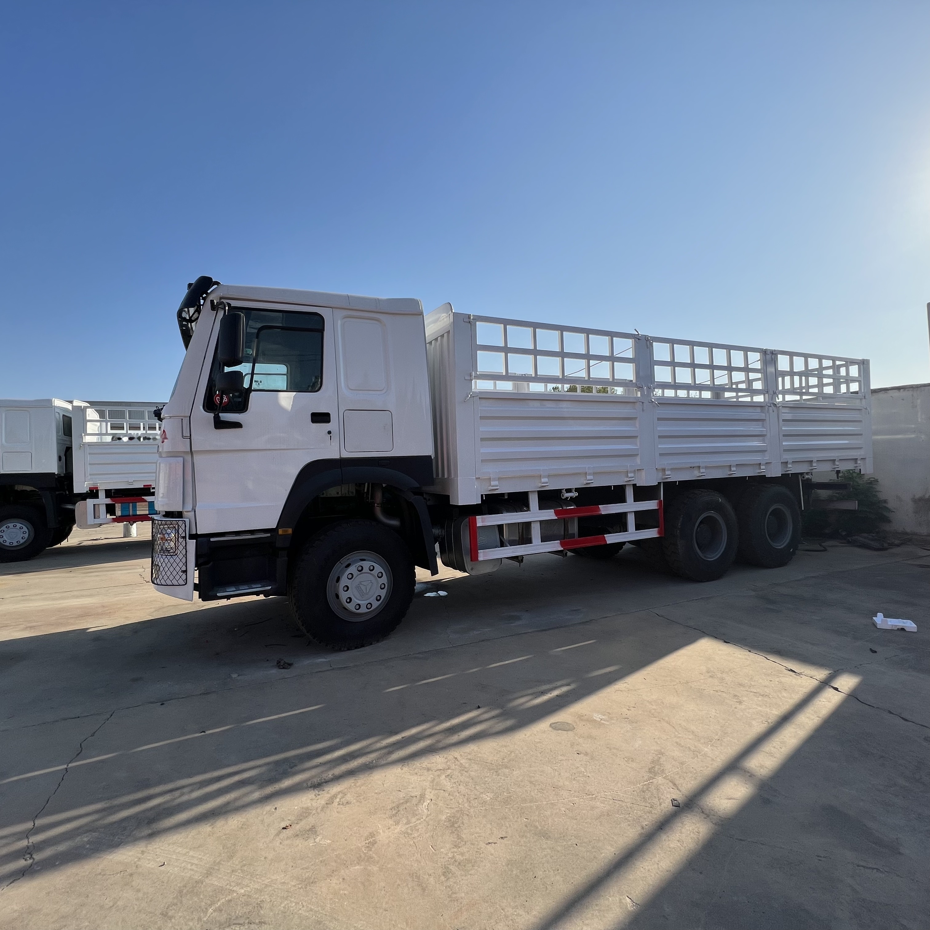 Camião de caixa aberta/ Plataforma Sinotruk HOWO 371 6*4 Fence Truck: foto 11