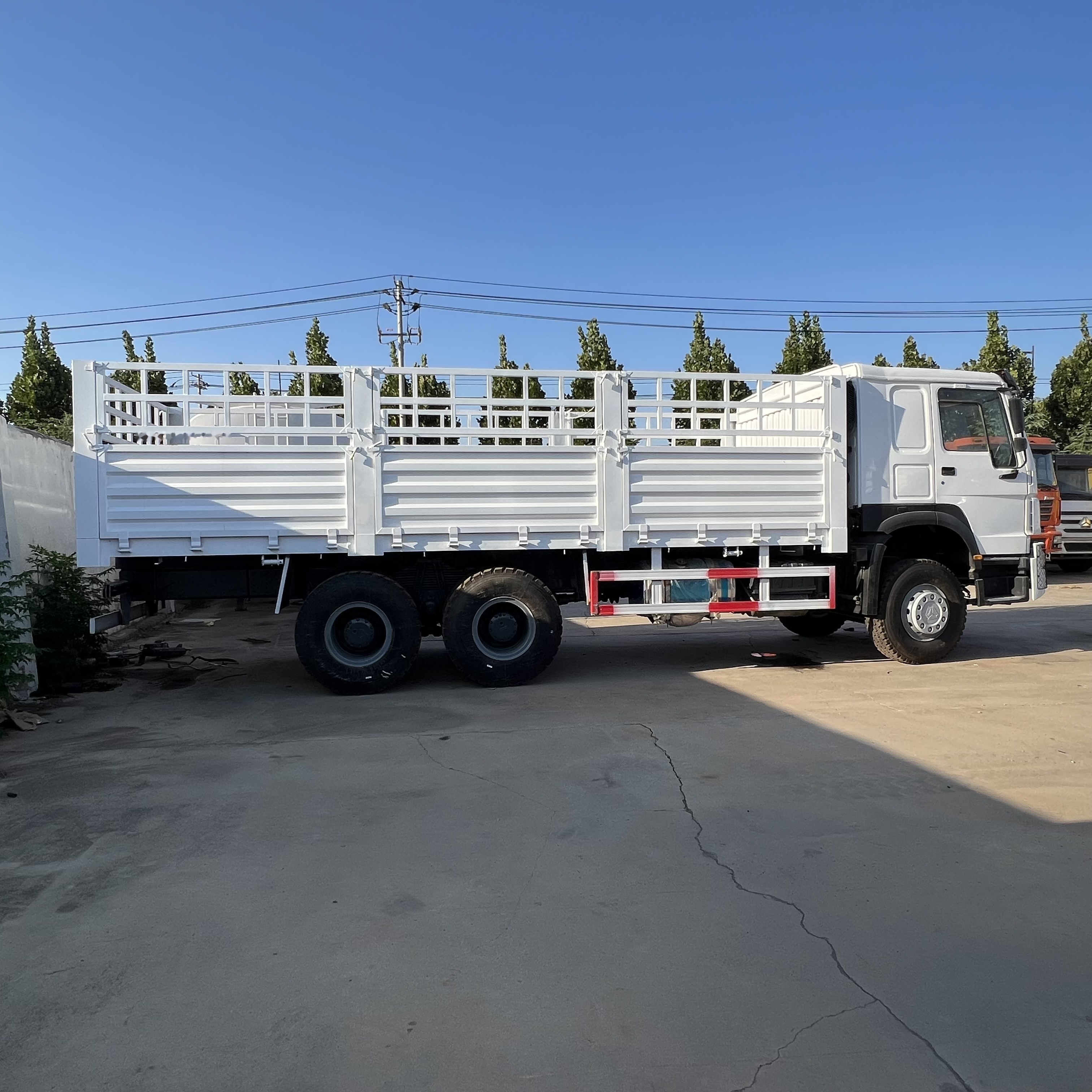 Sinotruk HOWO 371 6*4 Fence Truck - Camião de caixa aberta/ Plataforma: foto 5 Sinotruk HOWO 371 6*4 Fence Truck - Camião de caixa aberta/ Plataforma: foto 5