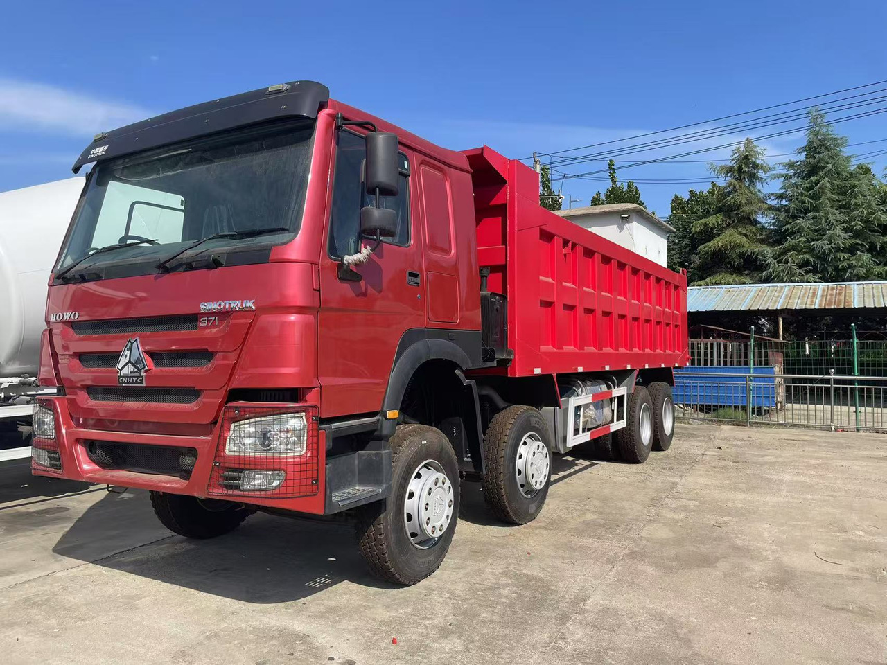 Sinotruk HOWO 371 8*4 Dump truck - Caminhão basculante: foto 1 Sinotruk HOWO 371 8*4 Dump truck - Caminhão basculante: foto 1