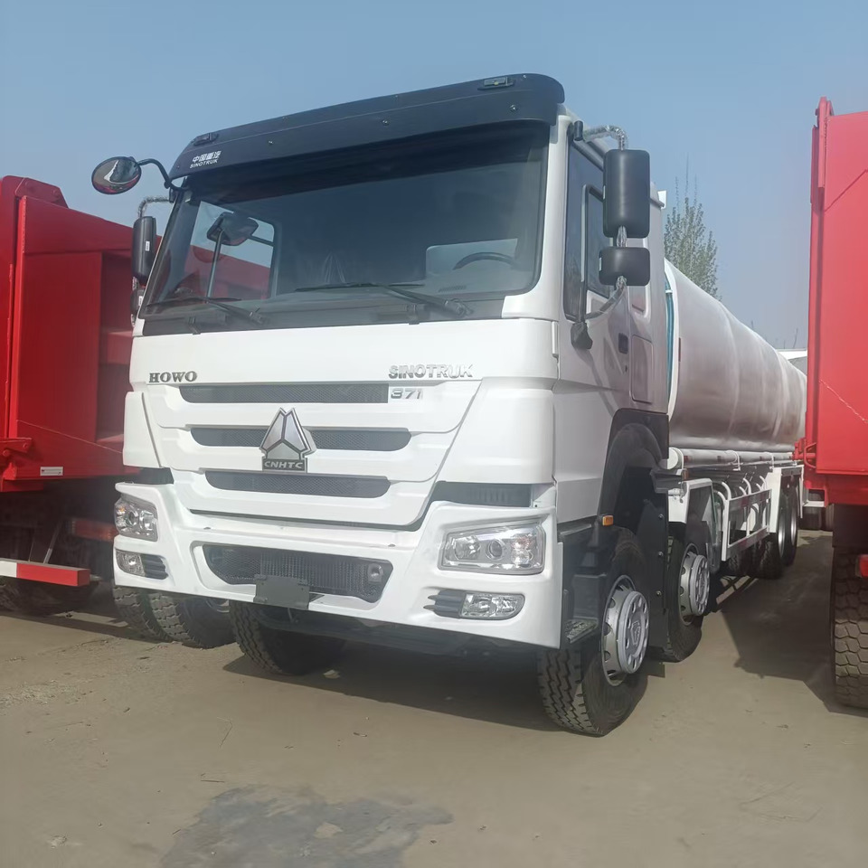Sinotruk HOWO 371 8*4 Tank truck - Caminhão tanque: foto 1 Sinotruk HOWO 371 8*4 Tank truck - Caminhão tanque: foto 1