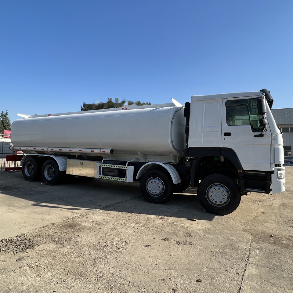 Sinotruk HOWO 371 8*4 Tank truck - Caminhão tanque: foto 2 Sinotruk HOWO 371 8*4 Tank truck - Caminhão tanque: foto 2