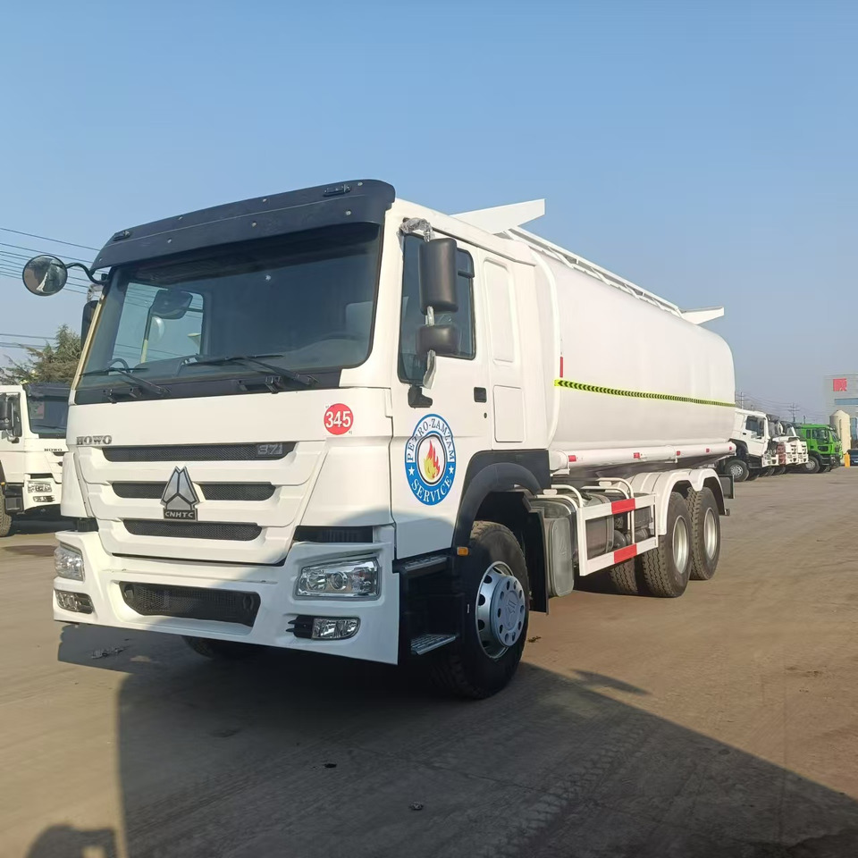 Sinotruk HOWO 371 Tank truck - Caminhão tanque: foto 5 Sinotruk HOWO 371 Tank truck - Caminhão tanque: foto 5