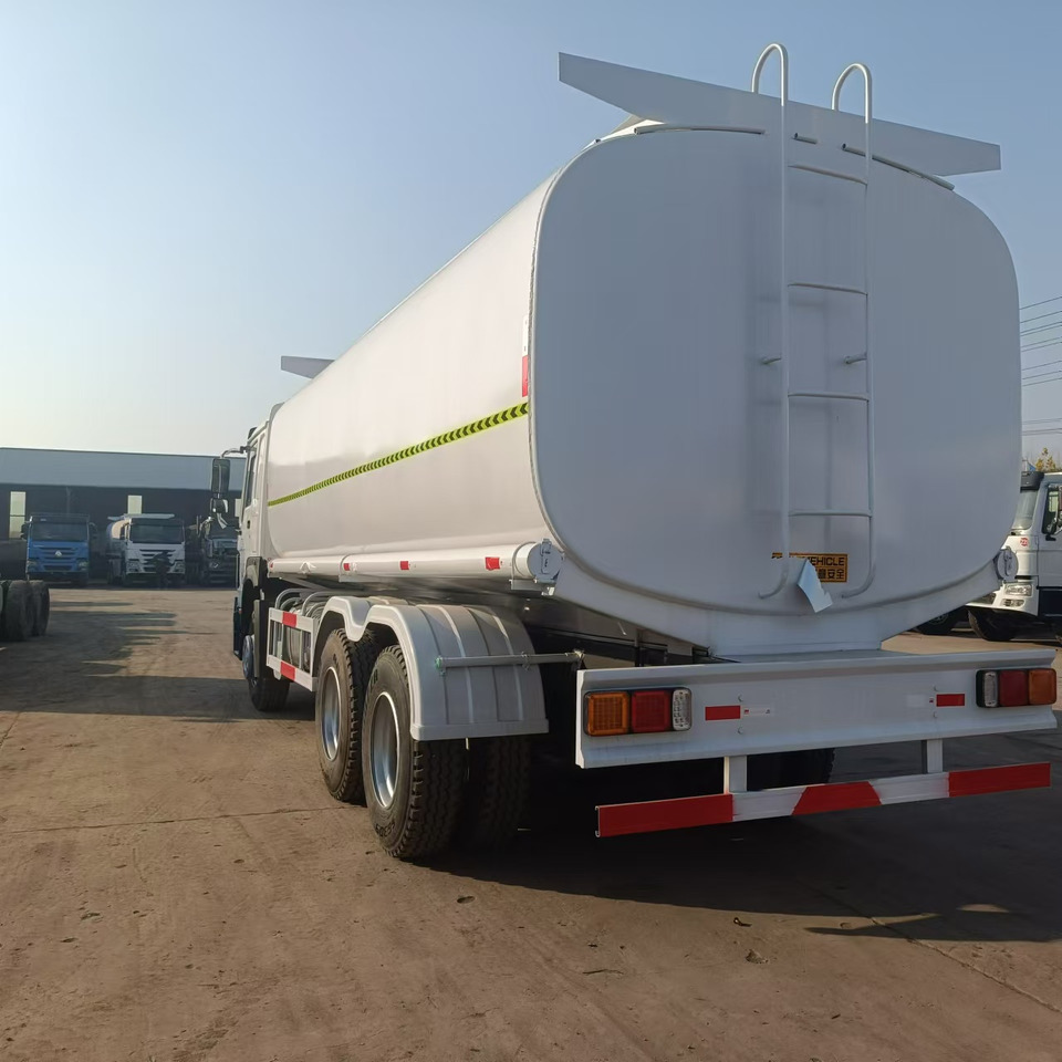 Sinotruk HOWO 371 Tank truck - Caminhão tanque: foto 4 Sinotruk HOWO 371 Tank truck - Caminhão tanque: foto 4