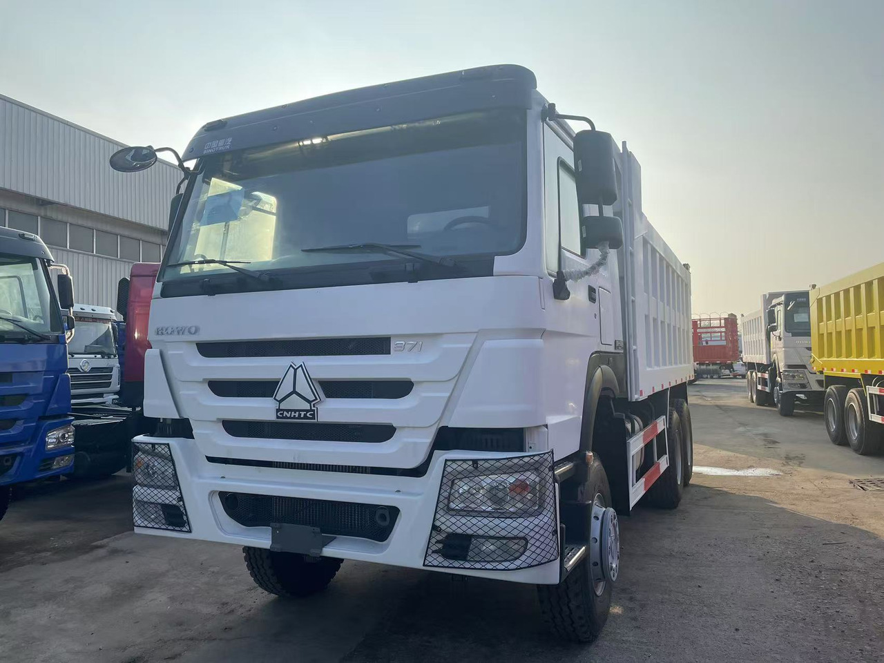Sinotruk HOWO 371 brand new 6*4 Dump truck - Caminhão basculante: foto 1 Sinotruk HOWO 371 brand new 6*4 Dump truck - Caminhão basculante: foto 1