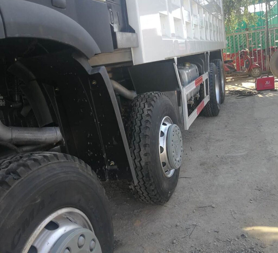 Sinotruk HOWO 375 8*4 Dump truck - Caminhão basculante: foto 5 Sinotruk HOWO 375 8*4 Dump truck - Caminhão basculante: foto 5