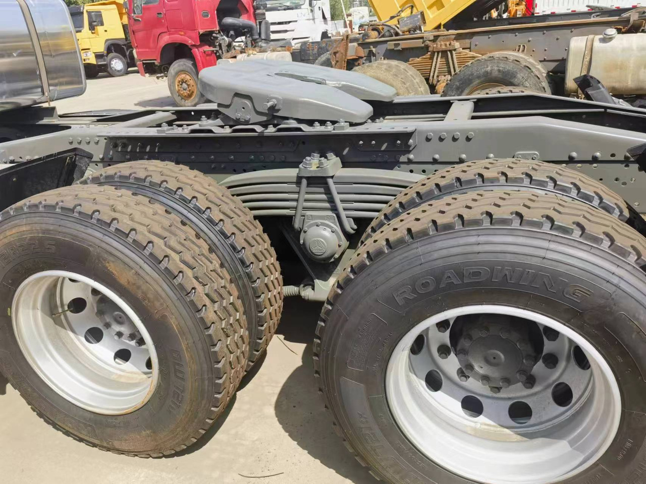 Sinotruk HOWO 375 tractor - Tombador: foto 3 Sinotruk HOWO 375 tractor - Tombador: foto 3