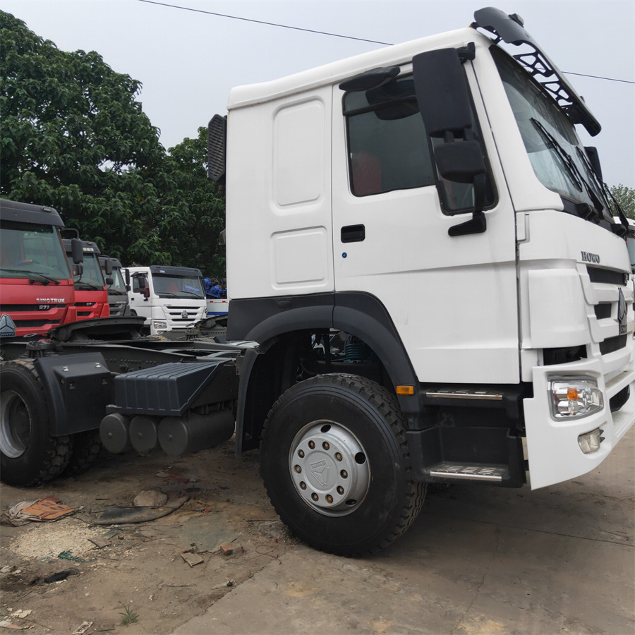 Sinotruk HOWO 420 tractor - Tombador: foto 4 Sinotruk HOWO 420 tractor - Tombador: foto 4