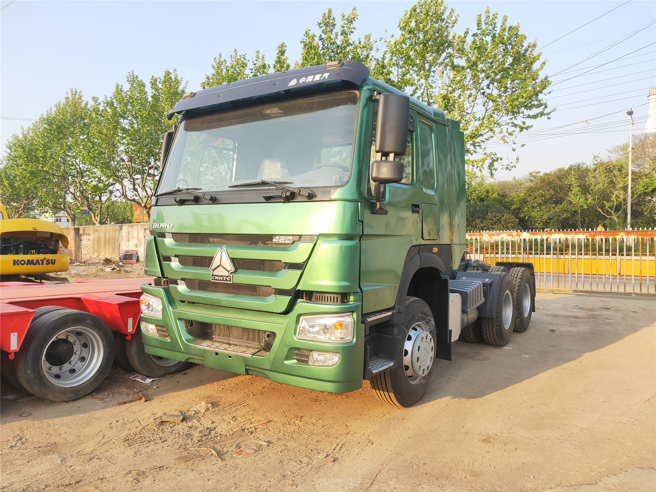 Sinotruk HOWO 420 tractor - Tombador: foto 1 Sinotruk HOWO 420 tractor - Tombador: foto 1