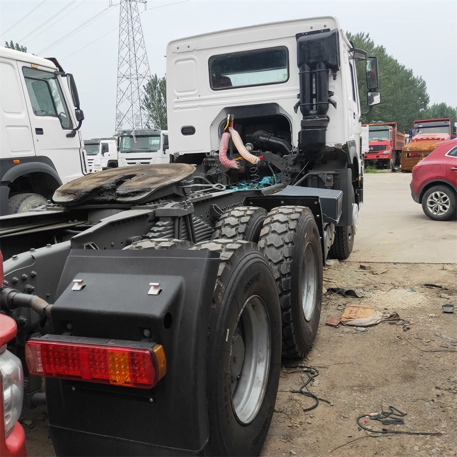 Sinotruk HOWO 420 tractor - Tombador: foto 2 Sinotruk HOWO 420 tractor - Tombador: foto 2